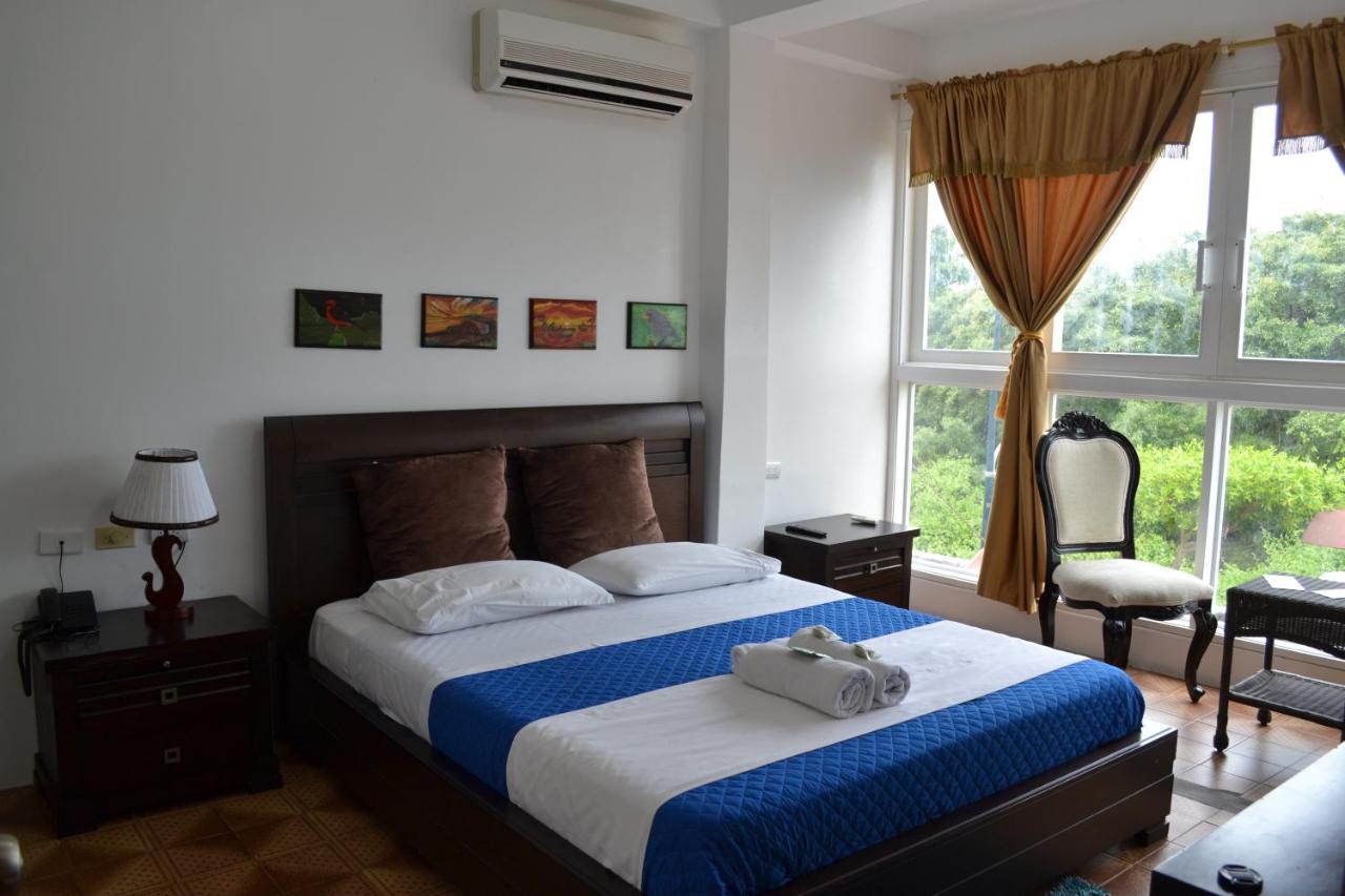 Flightless Cormorant Hotel Пуерто Айора Екстериор снимка